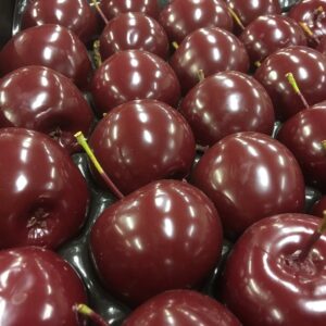 ÄPPLEN VAXADE MÖRKRÖD